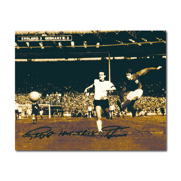Geoff Hurst Autograph - Autograph - Signed Black and Whie Photograph
