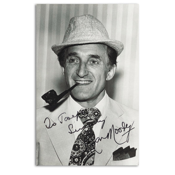 Ron Moody - Autograph - Signed Black and White Photograph_UFP6138