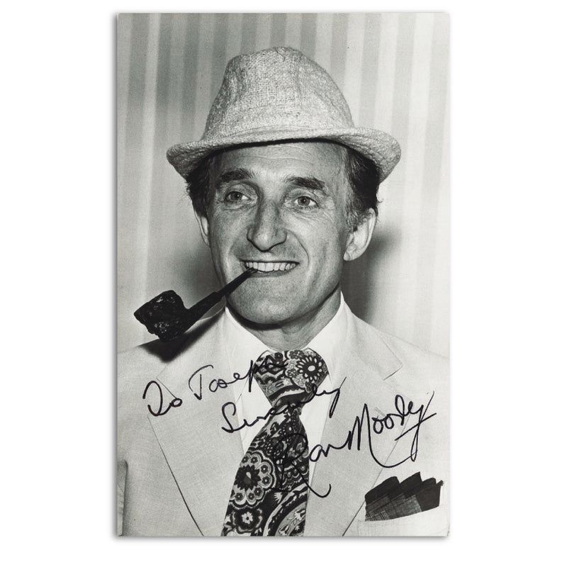 Ron Moody - Autograph - Signed Black and White Photograph_UFP6138