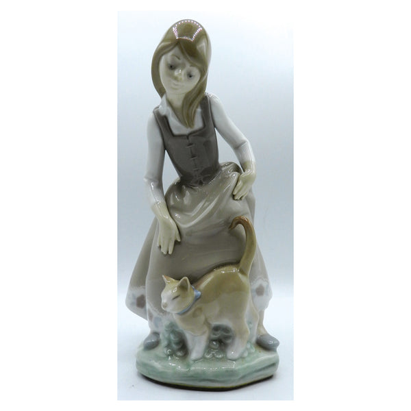 Lladro Little Girl With Cat 1187