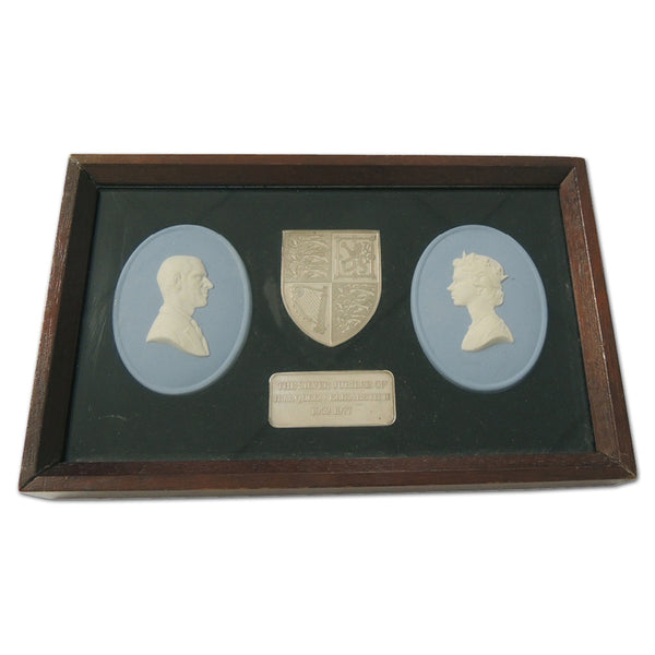 Wedgwood - HM Queen Elizabeth II Silver Jubilee Commemorative Framed Set CXR1138