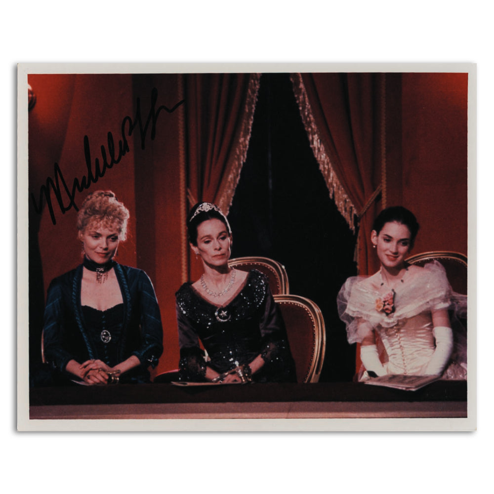 Michelle Pfeiffer - Autograph - Signed Photo