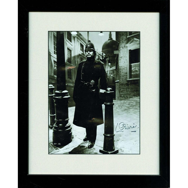 Laurence Olivier - Autograph - Signed Black and White Photograph