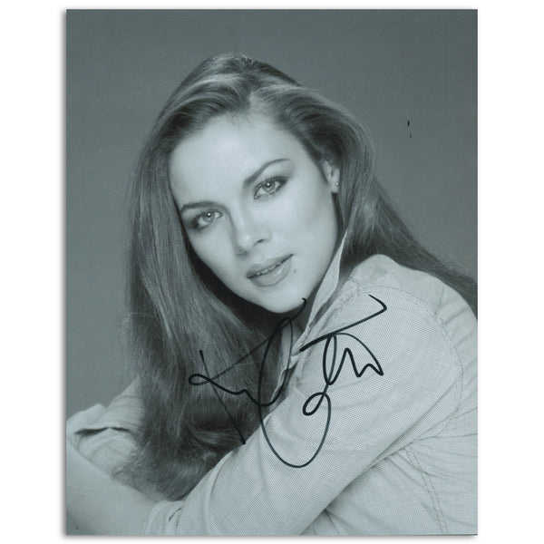 Kim Cattrall - Autograph - Signed Black and White Photograph