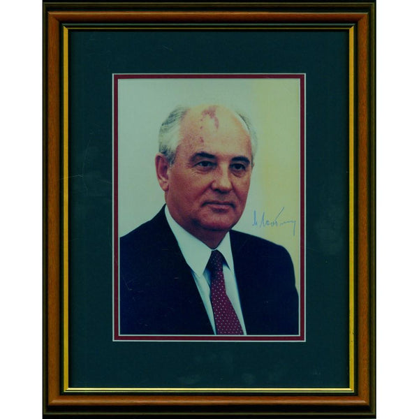 Mikhail Gorbachev - Autograph - Signed Colour Photograph